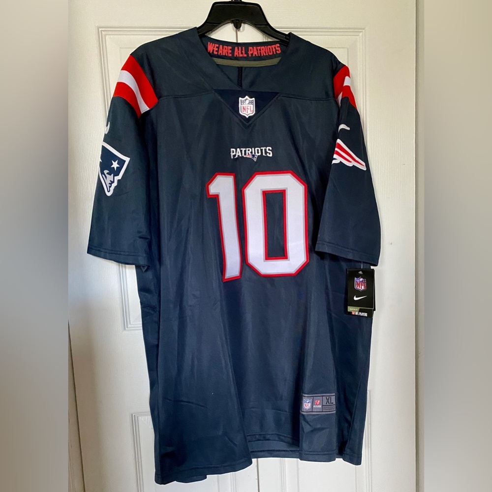 NFL Patriot’s Mac Jones #10 Jersey Men’s XL